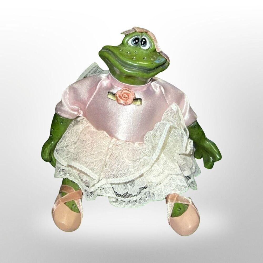 NWT Baily Rina, Soft Sculpture Frog from Russ, "The Country Folks